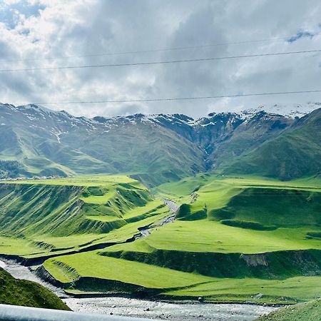 Alpine Escape Kazbegi Villa ภายนอก รูปภาพ