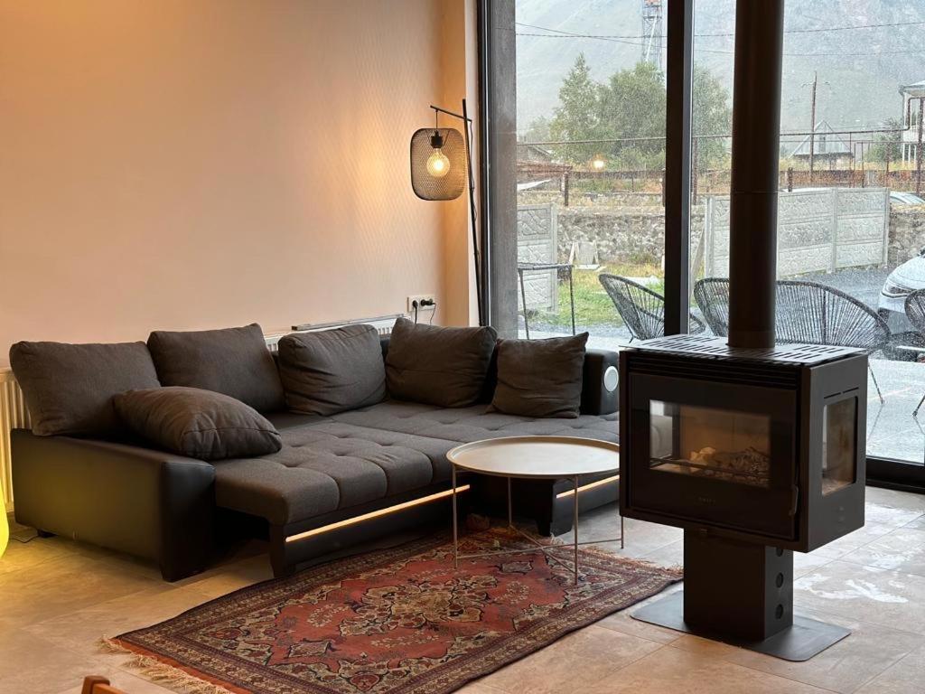 Alpine Escape Kazbegi Villa ภายนอก รูปภาพ