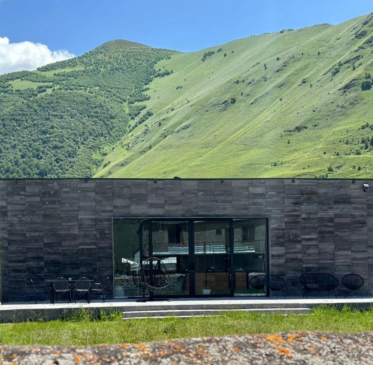 Alpine Escape Kazbegi Villa ภายนอก รูปภาพ