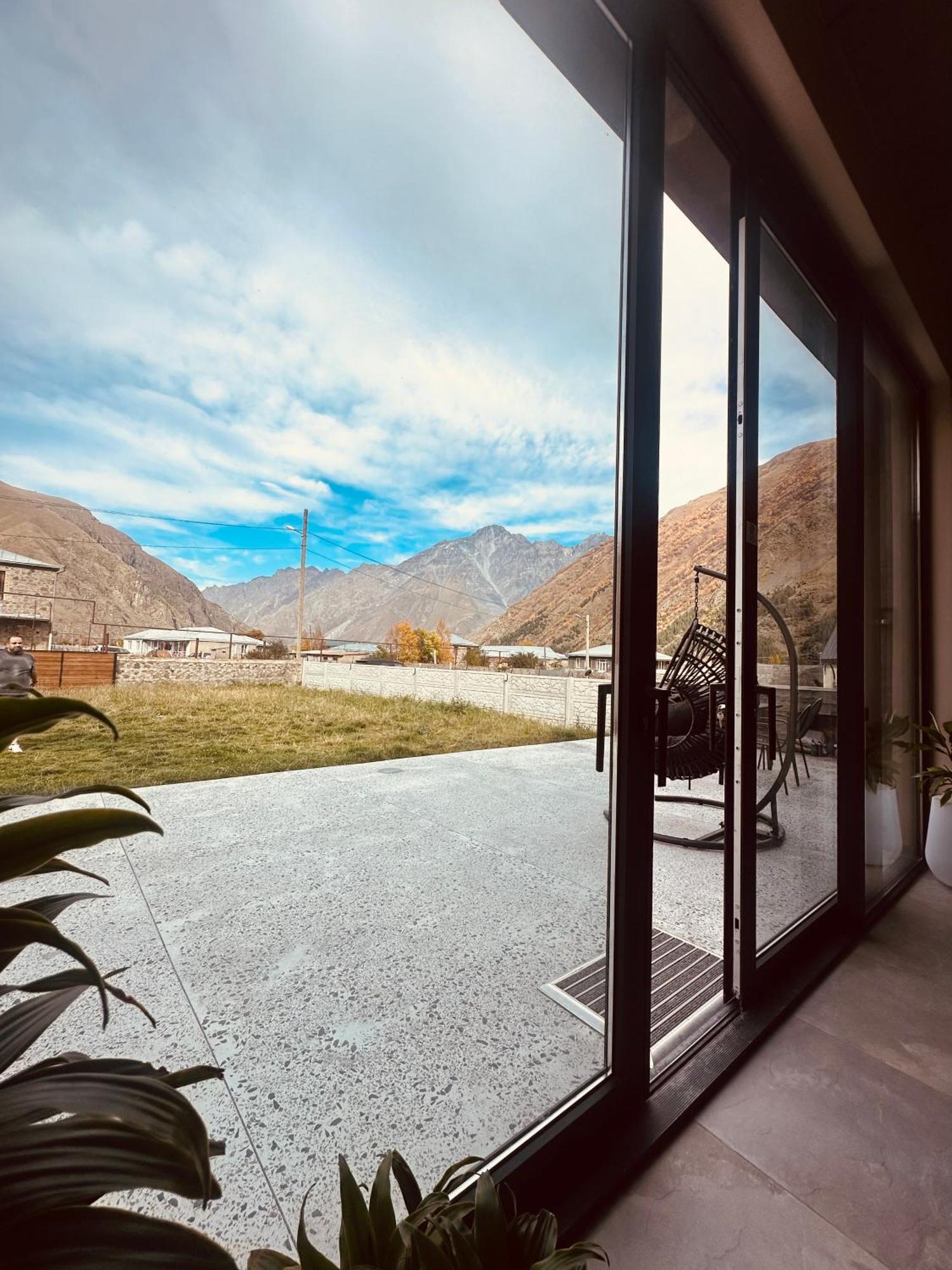 Alpine Escape Kazbegi Villa ภายนอก รูปภาพ